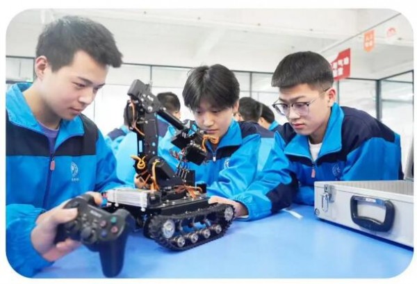 保定华中高级技工学校教学怎么样乱不乱?